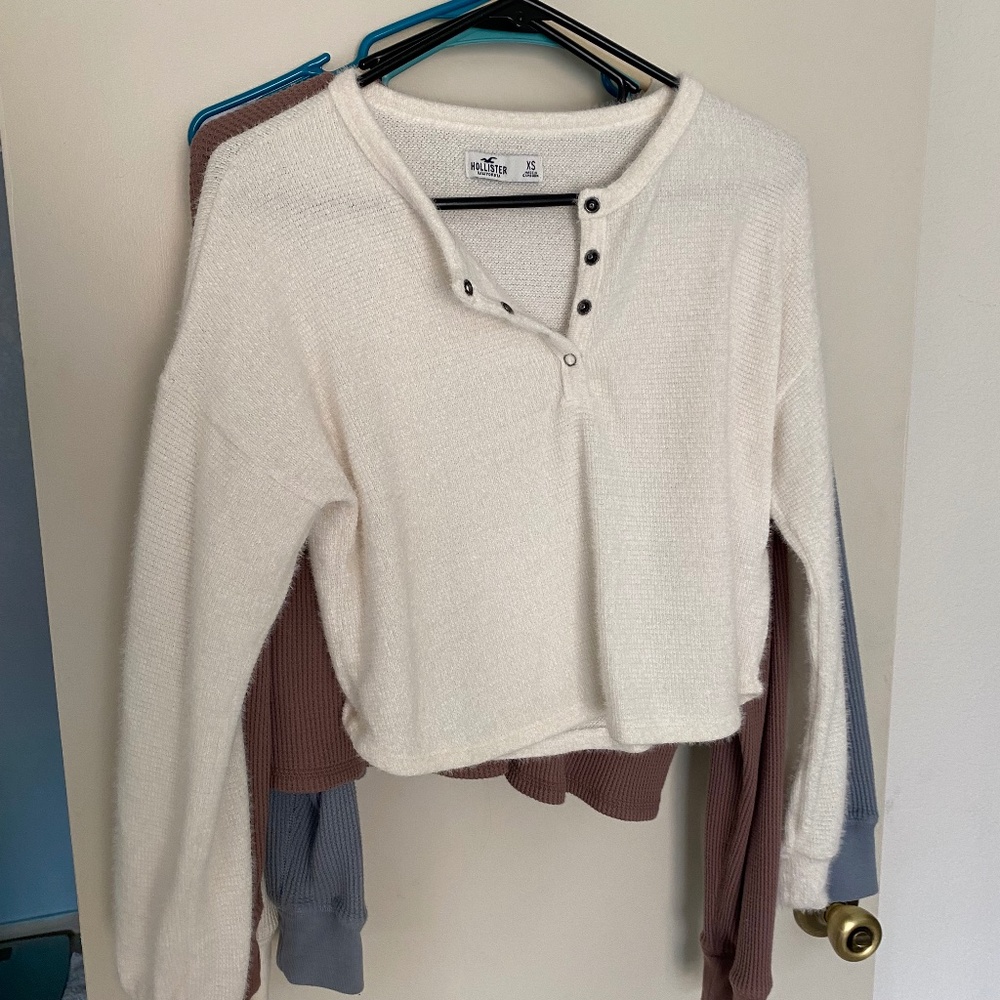 Hollister super soft crop long sleeve with buttons
